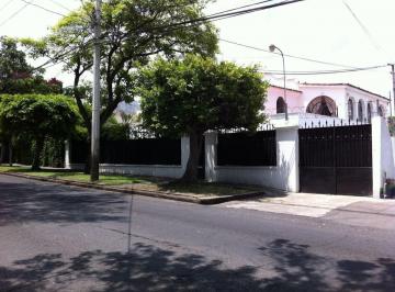 Casa · 499m² · 5 Recámaras · 3 Estacionamientos · Se Vende Casa en Cuernavaca