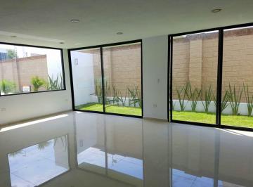 Casa de 3 habitaciones, San Andrés Cholula · Casa en Renta en Esquina, Lomas de Angelópolis Cascatta