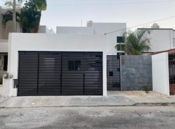 Casa de 2 habitaciones, Mérida · Casa Amplia y Remodelada, Cercana a Plaza Altabrisa.