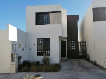 Casa de 3 habitaciones, Arteaga · Casa en Renta en Privada Los Llanos Colibrí