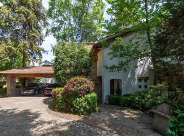 Casa · 629m² · 3 Recámaras · 2 Estacionamientos · Vive en Rancho San Francisco!