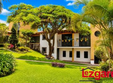 Casa · 661m² · 5 Recámaras · 4 Estacionamientos - Lezgard Inmobiliaria · Espacio, Confort y Naturaleza: Casa en Venta en Lomas de Cocoyoc