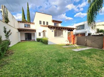 Casa de 3 habitaciones, Cuernavaca · Casa Sola con Doble Filtro de Seguridad en San Diego