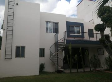 Casa de 3 habitaciones, Cuernavaca · Venta de Casa Fraccionamiento con Vigilancia