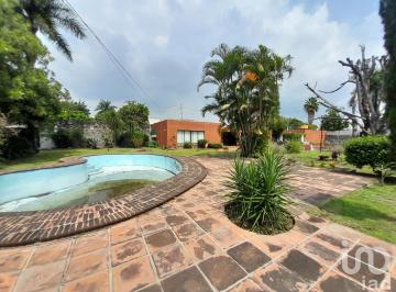 Casa · 730m² · 11 Recámaras · 10 Estacionamientos · Casa en Venta con Alberca y Jardín Pedregal de Las Fuentes, Jiutepec, Morelos