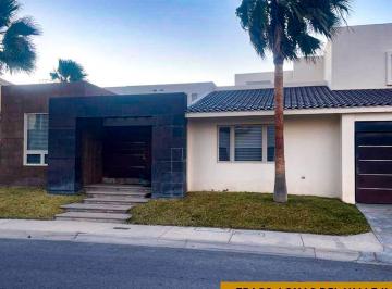 Casa de 4 habitaciones, Chihuahua · Casa en Venta con Alberca en Lomas del Valle II