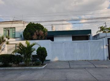 Casa de 3 habitaciones, Guadalajara · Casa en Venta en Bosques de La Victoria