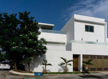 Casa · 370m² · 5 Recámaras · 2 Estacionamientos · Casa - Quintana Roo
