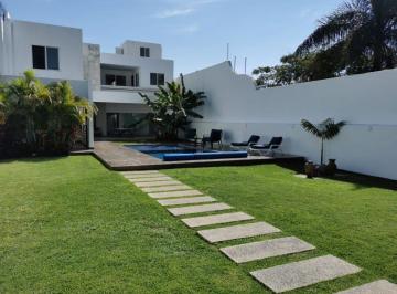 Casa de 4 habitaciones, Cuernavaca · Amplia y Moderna Casa con Seguridad en Zona Dorada