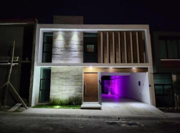 Casa · 266m² · 4 Recámaras · 1 Estacionamiento · Casa en Venta en Lomas del Sol
