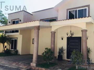 Casa · 343m² · 3 Recámaras · 2 Estacionamientos · Casa en Venta en Col. El Charro, Tampico Tamaulipas.