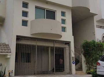 Casa de 3 habitaciones, Monterrey · Casa en Venta Cumbres 5o. Sector.