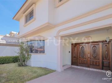 Casa · 593m² · 3 Recámaras · 3 Estacionamientos · Casa en Venta en Quintas del Sol Chihuahua, Chih.