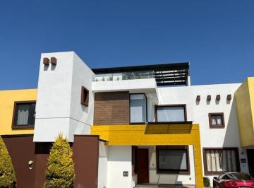 Casa · 380m² · 4 Recámaras · 2 Estacionamientos · Casa - Pachuca