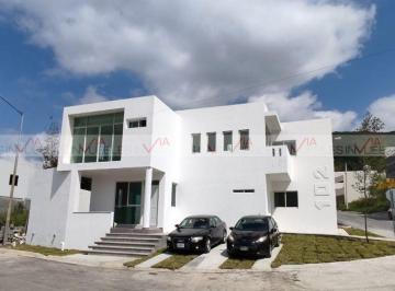 Casa · 230m² · 3 Recámaras · 2 Estacionamientos · Casa en Venta en Santiago