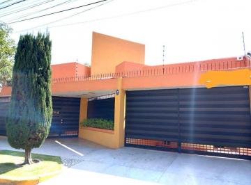 Casa · 438m² · 3 Recámaras · 4 Estacionamientos · Casa en Venta en Satelite