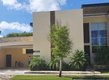 Casa de 3 habitaciones, Mérida · Oportunidad Venta Extraordinaria Casa en El Yucatan Country Club Más Terreno