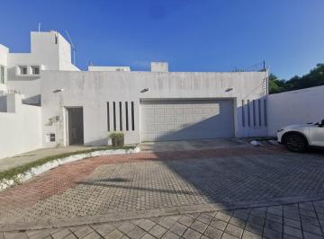 Casa · 200m² · 4 Recámaras · 3 Estacionamientos · Renta de Casa Ciudad del Carmen, Frac Villa Marina