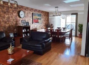 Casa · 350m² · 3 Recámaras · 4 Estacionamientos · Casa en Venta en Bosque Esmeralda