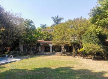 Casa · 575m² · 4 Recámaras · 10 Estacionamientos · Casa Sola en Los Volcanes Cuernavaca - Maz - 1570 - Cs