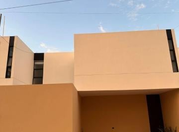 Casa de 2 habitaciones, Mérida · En Renta Amplio Townhouse Sin Muebles, de 2 Recámaras, en Montes de Ame.