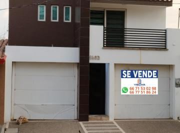 Casa de 4 habitaciones, Culiacán · Se Vende Casa en Boulevard Doctor Mora en Las Quintas