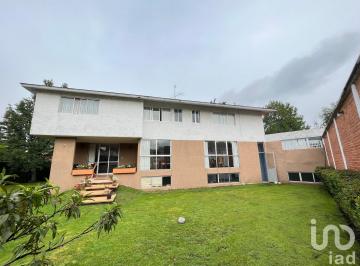 Casa · 518m² · 4 Recámaras · 7 Estacionamientos · Se Vende Casa en Bosques de La Herradura en Privada, cerca de Bosque de Minas
