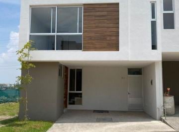 Casa en condominio · 184m² · 3 Recámaras · 2 Estacionamientos · Casa en Renta, Capital Norte - Valle Imperial, Coto Pontevedra