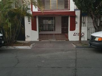 Casa de 3 habitaciones, Zapopan · Casa Amplia en Arboledas