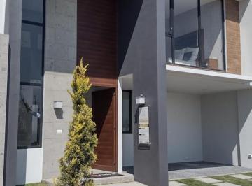 Casa · 213m² · 3 Recámaras · 2 Estacionamientos · Casa - Toluca