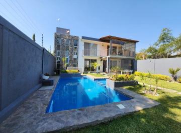 Casa de 4 habitaciones, Xochitepec · Casa en Venta en Chiconcuac Xochitepec Morelos Seminueva Alberca 4 Recamaras