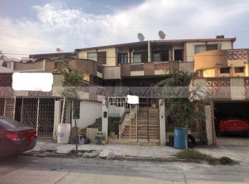Casa · 504m² · 8 Recámaras · 2 Estacionamientos · Casa en Venta en Libertad