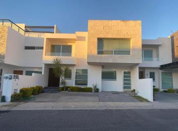 Casa de 4 habitaciones, Querétaro · Hermosa Casa en Fraccionamiento Exclusivo de Juriquilla