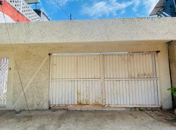 Casa · 120m² · 3 Recámaras · 1 Estacionamiento · Casa en Venta, Col. Las Playas en Caleta, Acapulco Guerrero