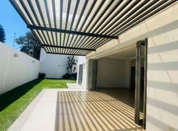 Casa de 4 habitaciones, Cuernavaca · Moderna Casa en Fraccionamiento en Zona Dorada