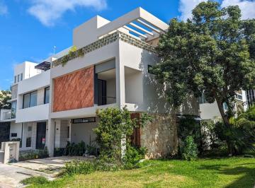 Casa en condominio de 3 habitaciones, Benito Juárez · Casa Nueva en Venta 3 Recamaras 3.5 Baños Alberca Arbolada Cumbres Huayacan