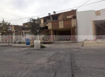 Casa · 445m² · 8 Recámaras · 2 Estacionamientos · Casa en Venta en Libertad