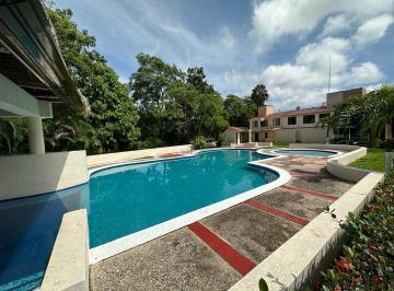 Casa · 262m² · 3 Recámaras · 2 Estacionamientos · Casa - Fraccionamiento Club de Lago