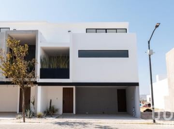 Casa · 252m² · 3 Recámaras · 2 Estacionamientos · Casa en Venta en Lomas de Angelópolis III, Puebla