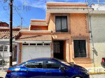Casa · 250m² · 4 Recámaras · 1 Estacionamiento · Casa en Venta en Xalapa Ver Colonia Pumar Zona 20 de Noviembre
