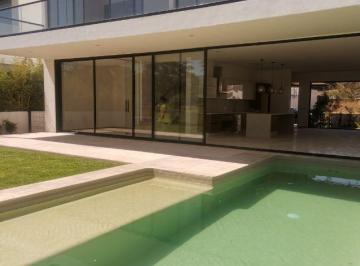 Casa · 490m² · 4 Recámaras · 2 Estacionamientos · Casa en Fraccionamiento en Paraíso Country Club Emiliano Zapata - Maz - 1583 - Fr