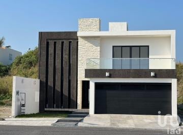 Casa · 401m² · 3 Recámaras · 3 Estacionamientos · Casa en Venta en Playas del Conchal, Alvarado, Ver