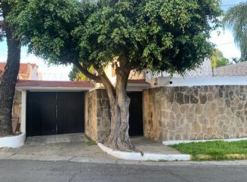 Casa de 4 habitaciones, Zapopan · Casa un Nivel con Departamento