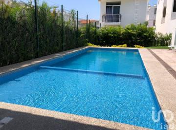 Casa · 51m² · 2 Recámaras · 1 Estacionamiento · Casa de un Piso en Venta en Puerto Vallarta Jalisco Dentro de Coto Privado con Alberca