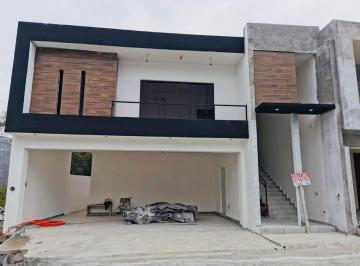 Casa · 320m² · 3 Recámaras · 3 Estacionamientos · Casa en Venta en Cumbres de Santiago, N. L Carretera Nacional