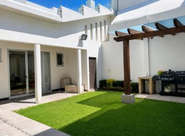 Casa en condominio de 5 habitaciones Venta MN 18,000,000 · Casa en Venta en Sayavedra con Jardin