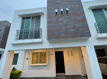 Casa de 3 habitaciones, Zapopan · Casa en Renta Cerca de "Real Center" Zapopan