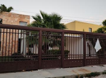 Casa · 385m² · 5 Recámaras · 6 Estacionamientos · Residencia Amplia en Benito Juárez Norte Mérida