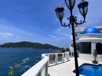 Casa · 566m² · 5 Recámaras · 2 Estacionamientos · Casa en Venta en Acapulco Tradicional: Estilo Colonial y Vista a La Roqu - (4)