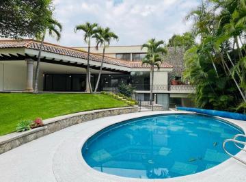 Casa de 5 habitaciones, Cuernavaca · Enorme Residencia en Fraccionamiento con Seguridad